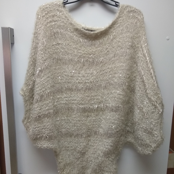NWT Dolman Sleeve Beige Sweater from Boutique Staccato - Size Large - Picture 8 of 10